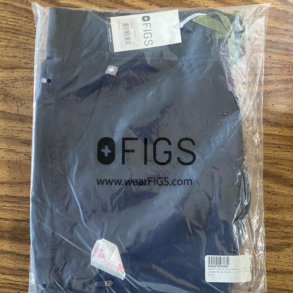 NWT figs Zamora quiet navy